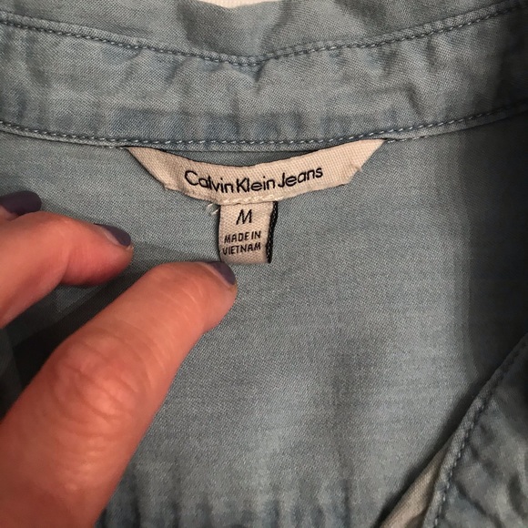 Women’s Calvin Klein button down shirt - medium - Picture 2 of 3